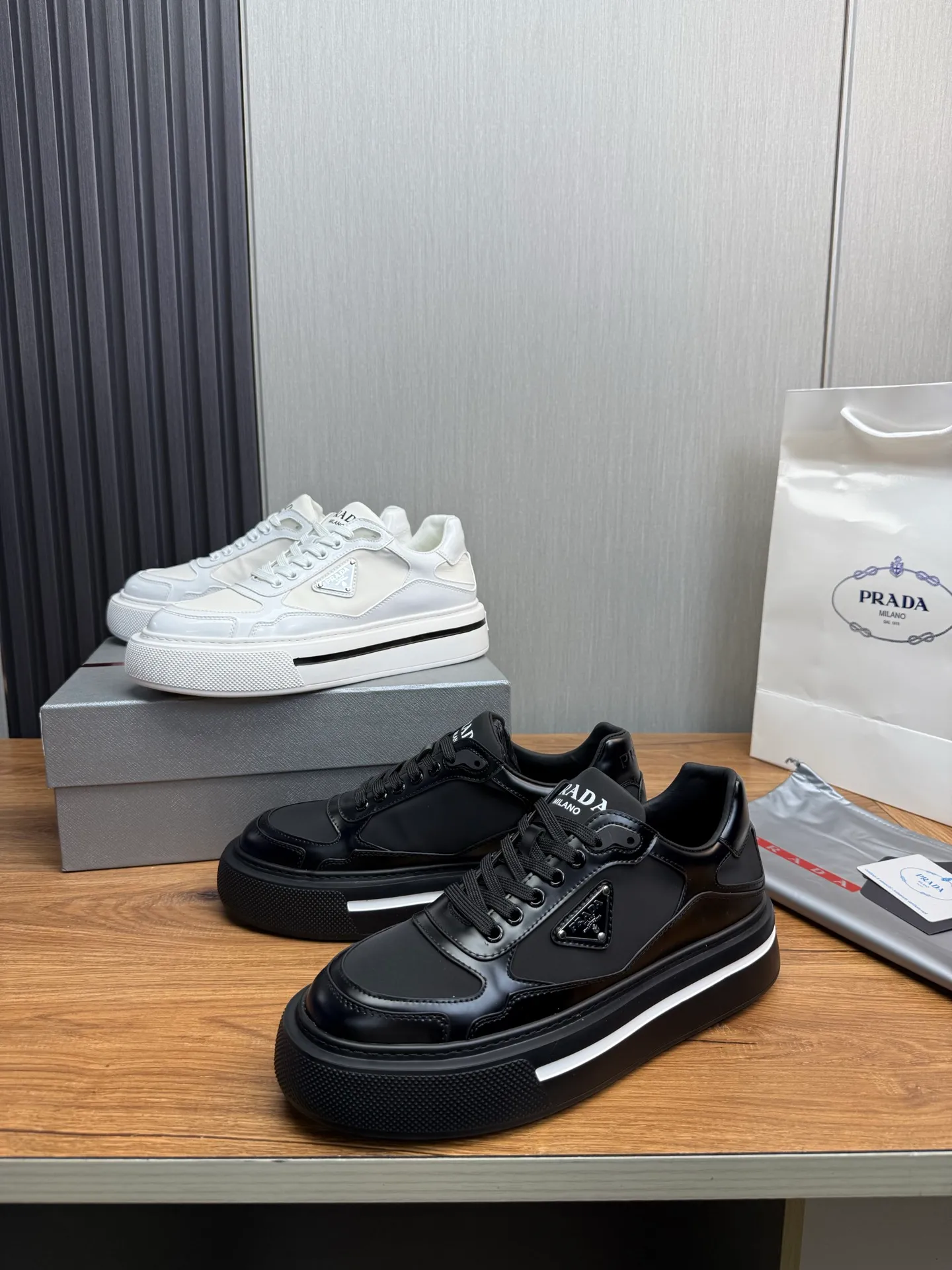 Men's shoes 💰580💰 [PRADA] Hot-selling men's shoes shipped 👏Official website synchronized ⬆️ Original cowhide fabric + cowhide lining, cowhide feet 🐮 1:1 shipment ✔️Original original sole, 38-45 (45. Customized, non-refundable)